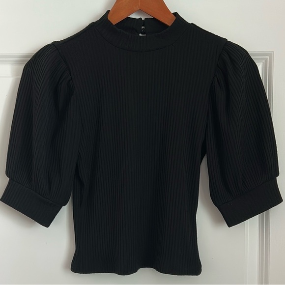 Forever 21 Tops - Clearance 🎈 Forever 21 Black Puff Sleeve Ribbed Blouse